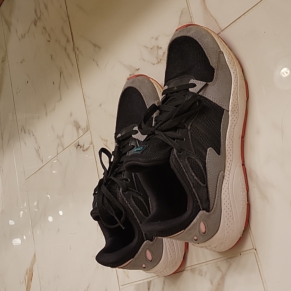 Womens Adidas tennis shoes